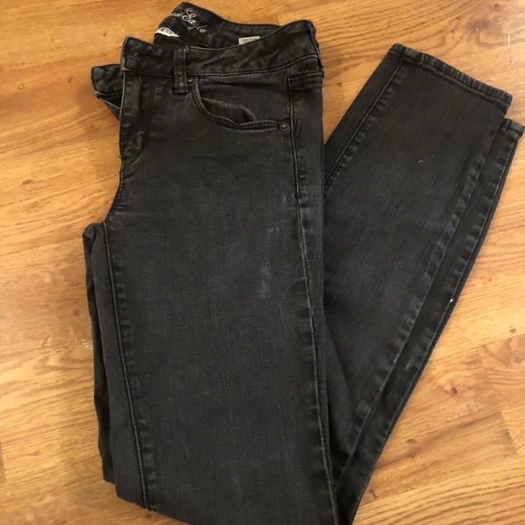 LAST CHANCE Black American Eagle Jeans - Picture 2 of 3